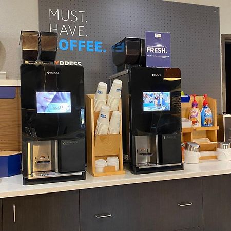Holiday Inn Express Hotel & Suites North Kansas City By Ihg Екстериор снимка