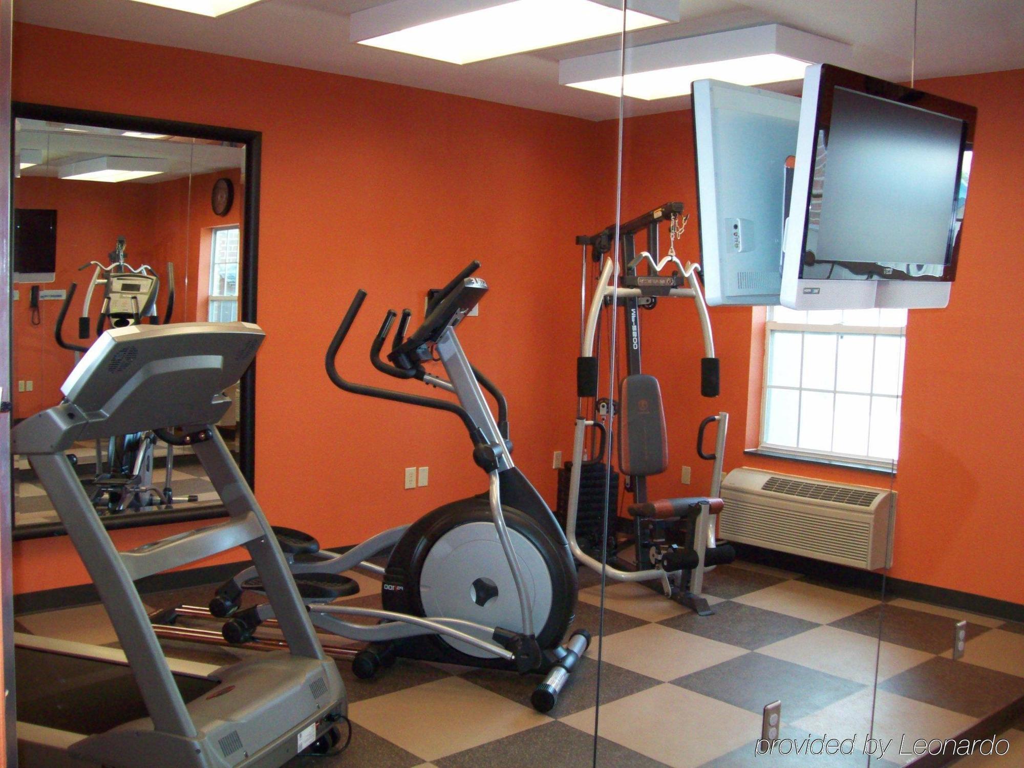 Holiday Inn Express Hotel & Suites North Kansas City By Ihg Съоръжения снимка