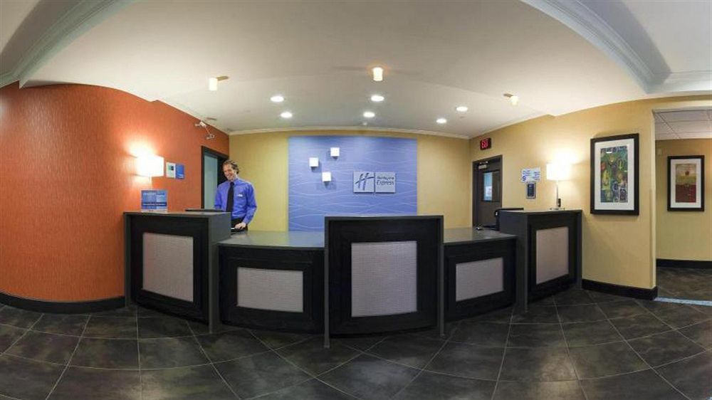 Holiday Inn Express Hotel & Suites North Kansas City By Ihg Екстериор снимка