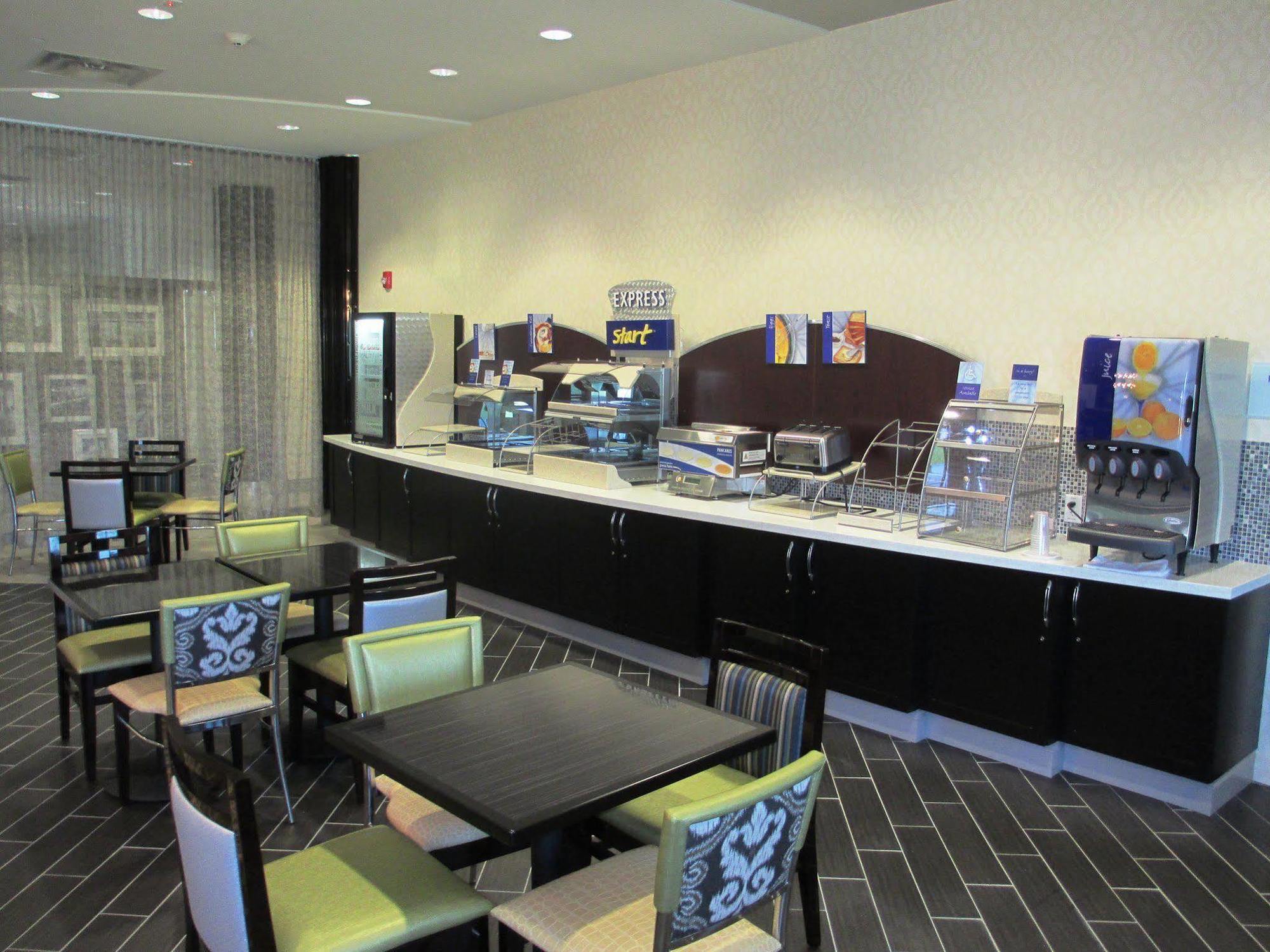 Holiday Inn Express Hotel & Suites North Kansas City By Ihg Екстериор снимка