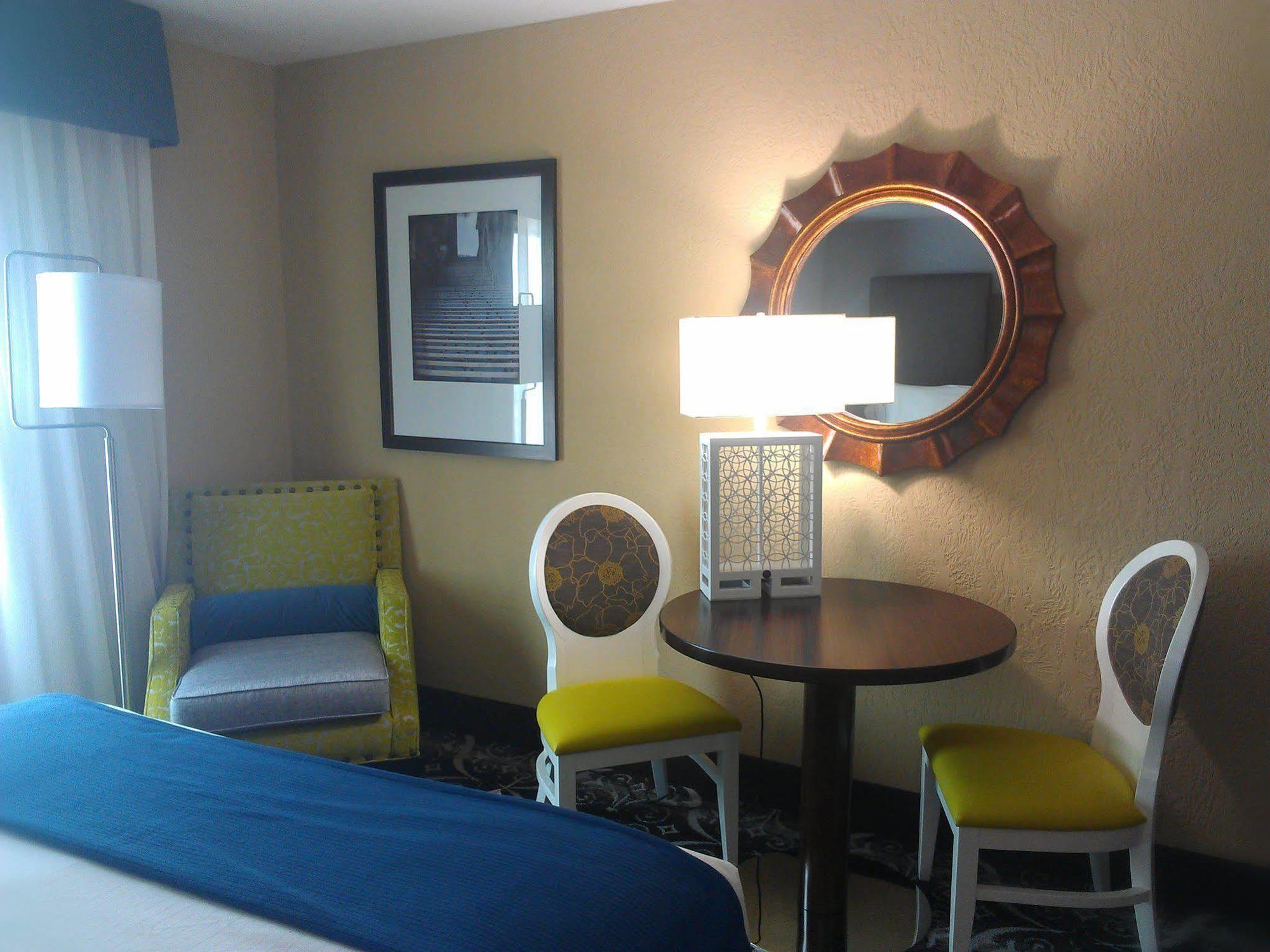 Holiday Inn Express Hotel & Suites North Kansas City By Ihg Екстериор снимка