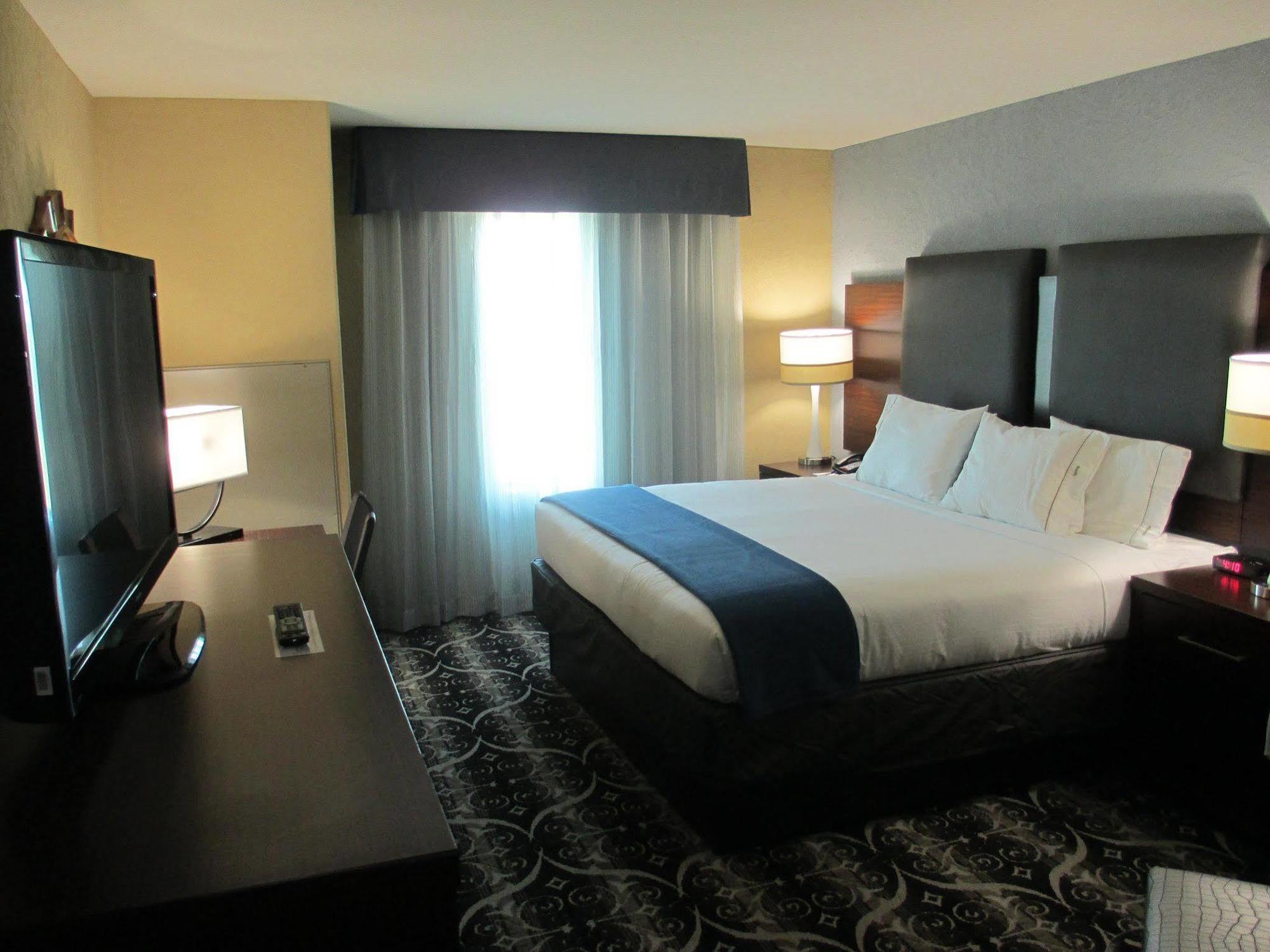 Holiday Inn Express Hotel & Suites North Kansas City By Ihg Екстериор снимка