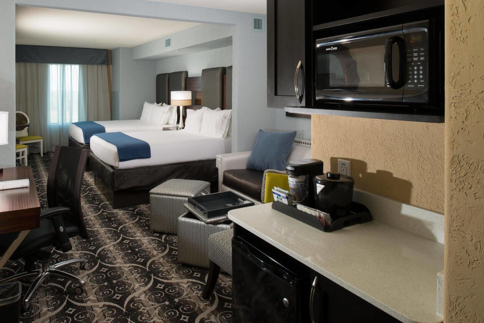 Holiday Inn Express Hotel & Suites North Kansas City By Ihg Екстериор снимка