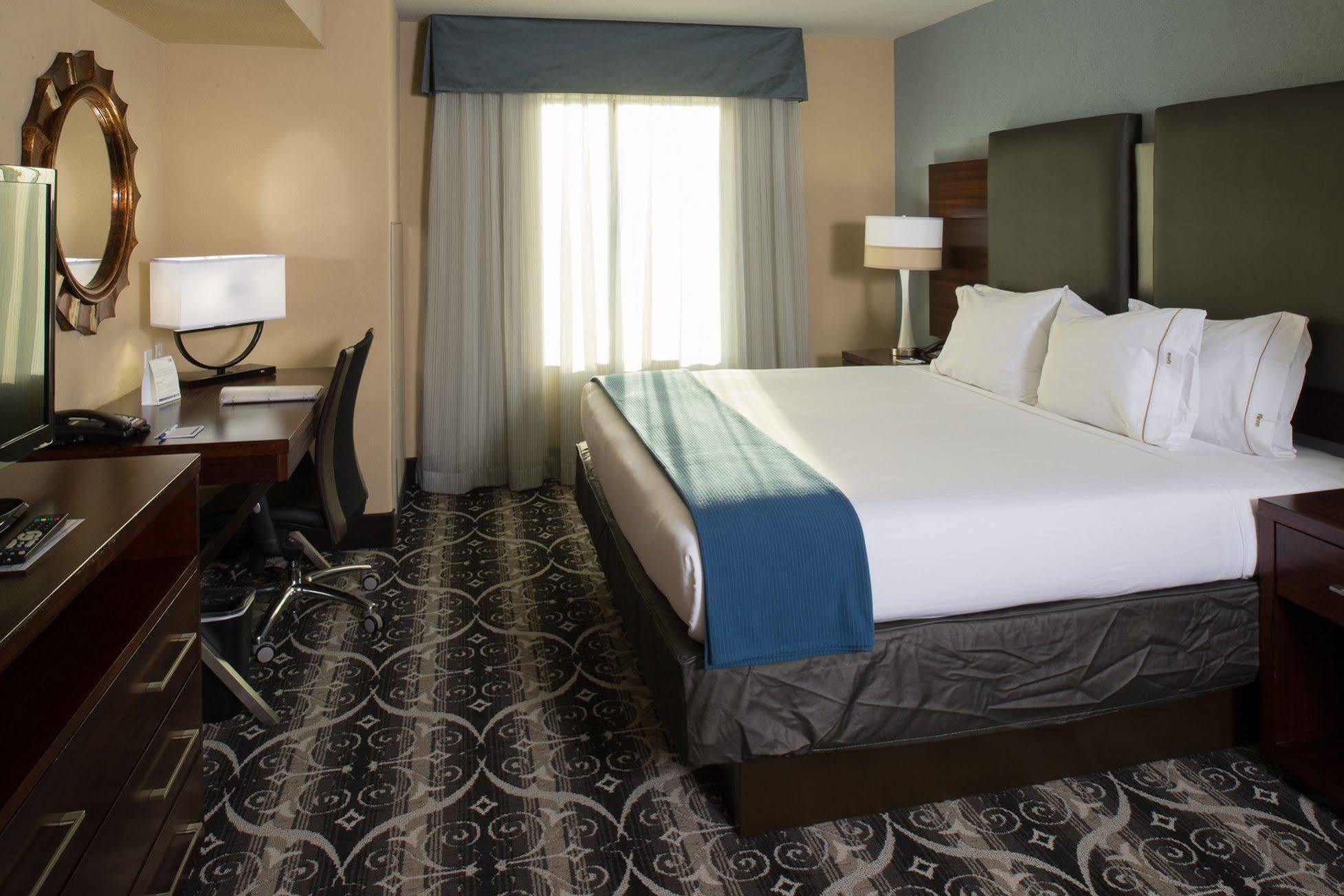 Holiday Inn Express Hotel & Suites North Kansas City By Ihg Екстериор снимка