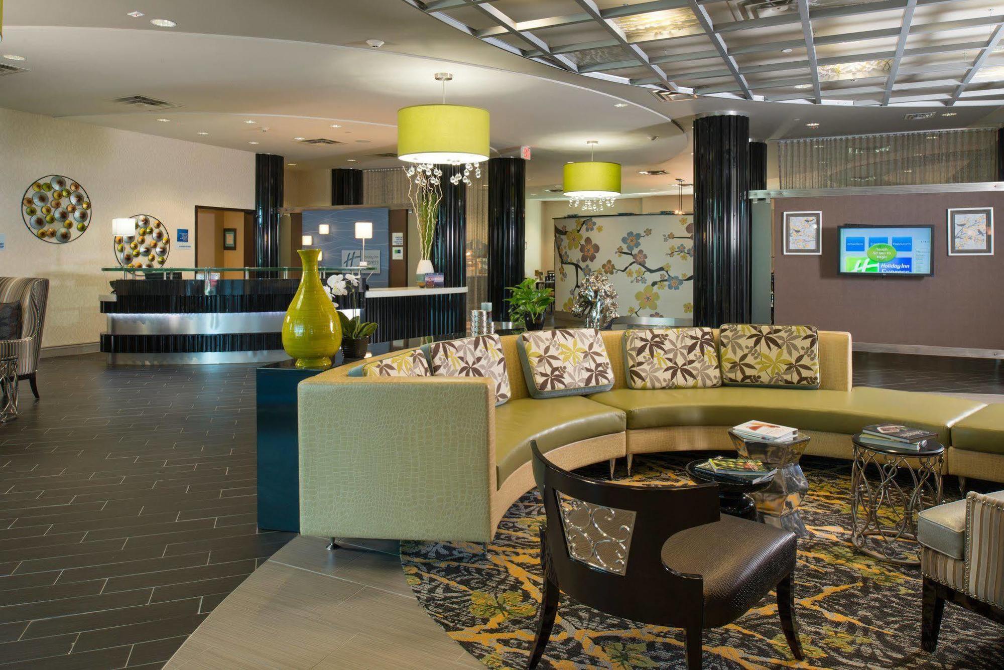 Holiday Inn Express Hotel & Suites North Kansas City By Ihg Екстериор снимка