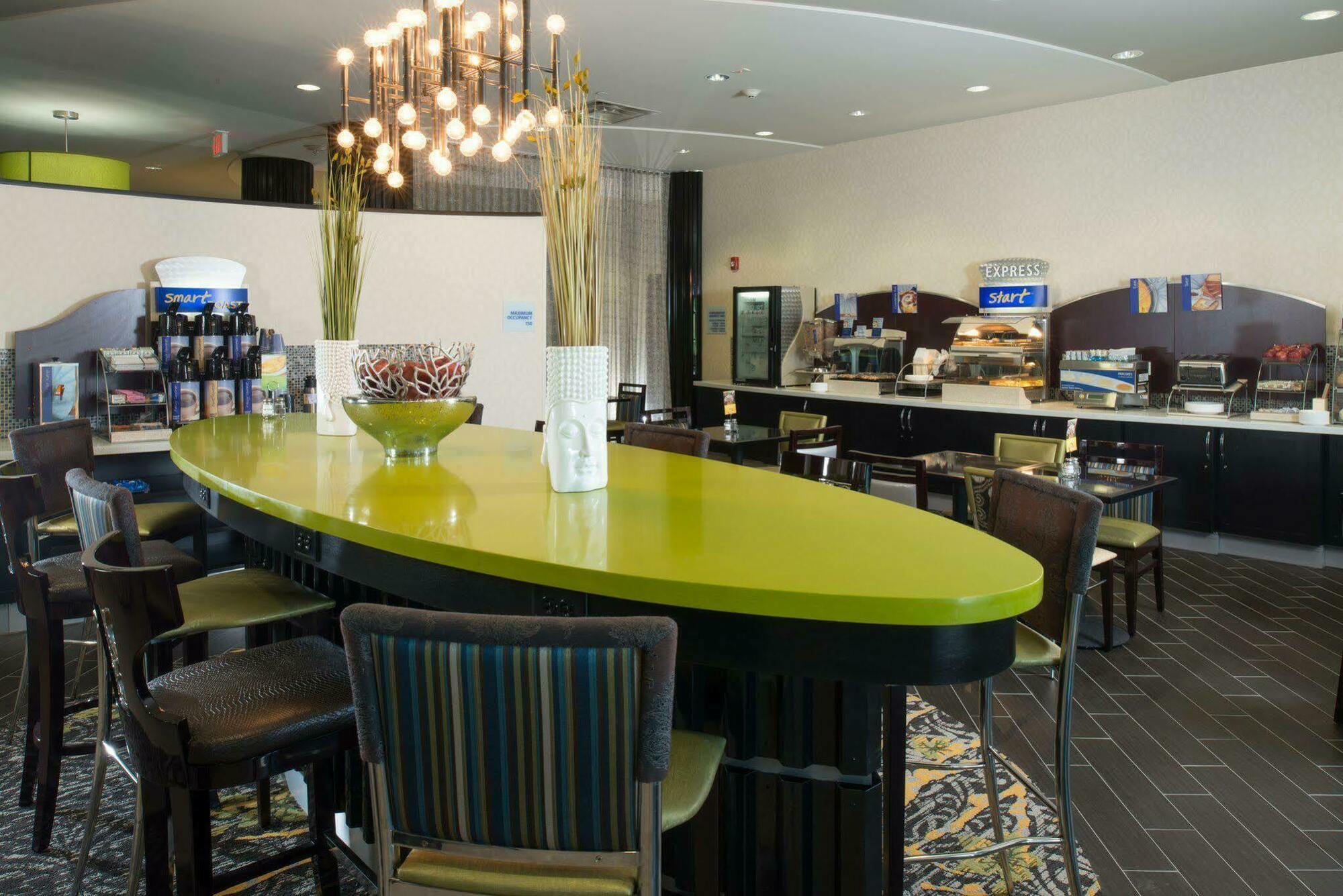 Holiday Inn Express Hotel & Suites North Kansas City By Ihg Екстериор снимка