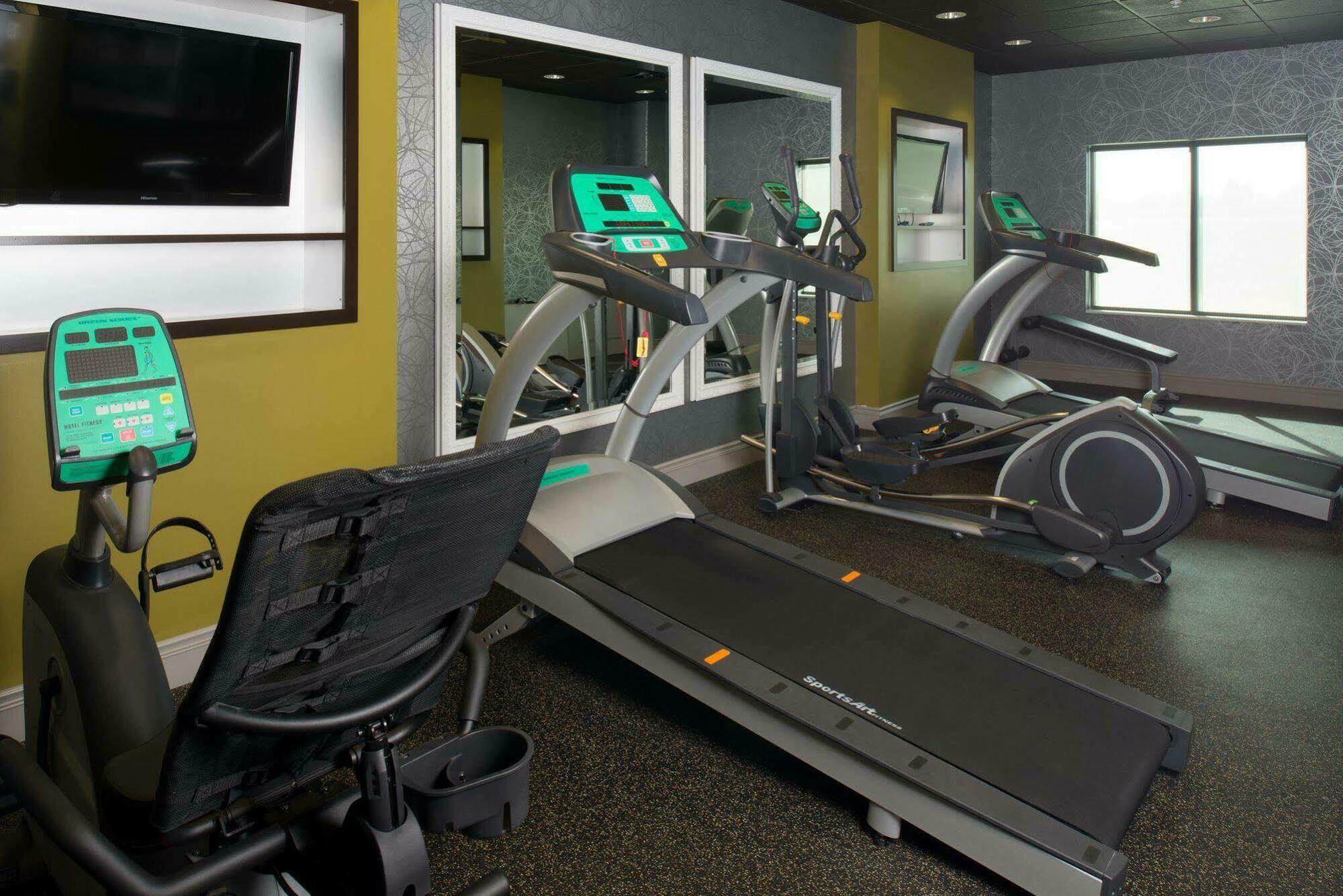 Holiday Inn Express Hotel & Suites North Kansas City By Ihg Екстериор снимка