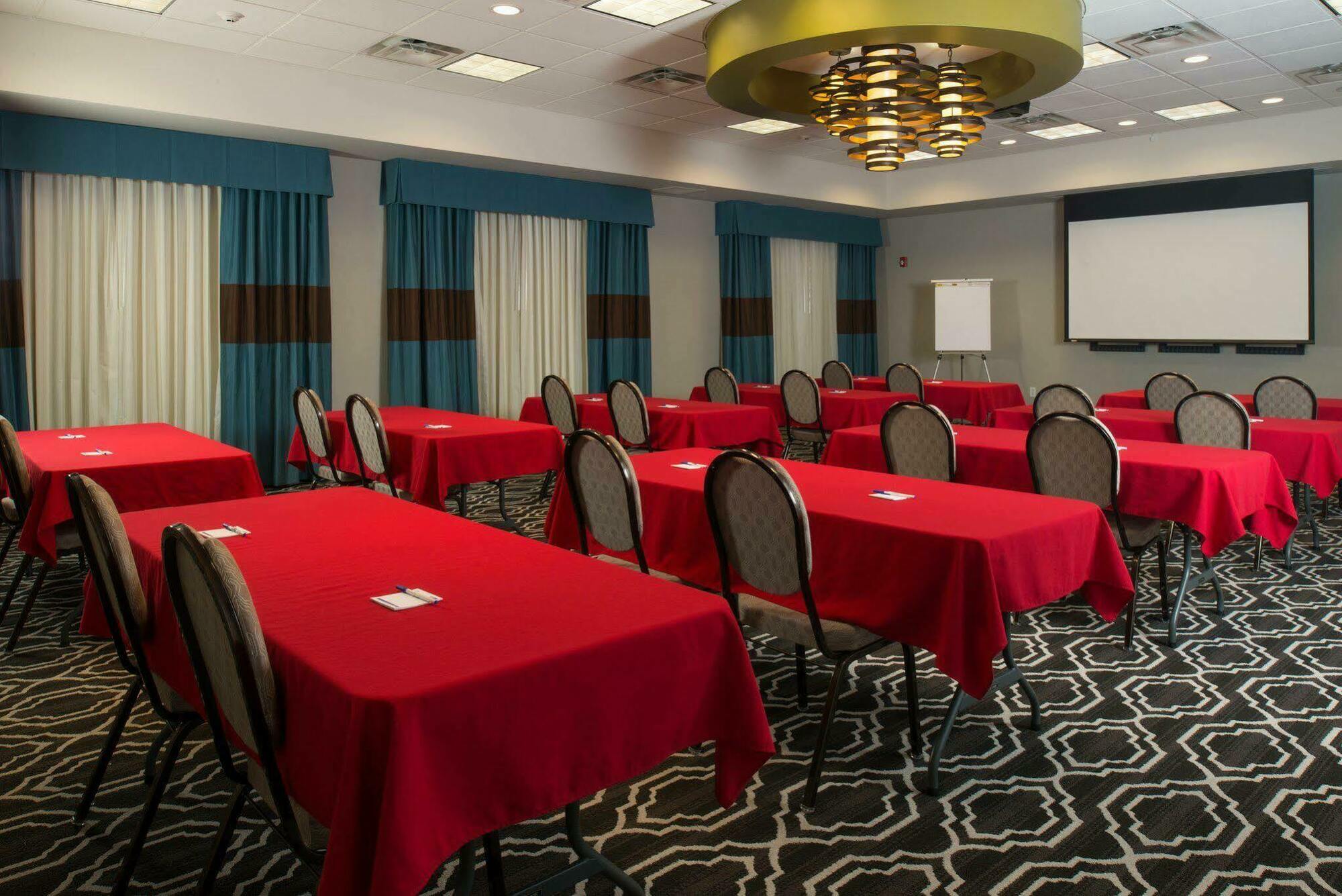 Holiday Inn Express Hotel & Suites North Kansas City By Ihg Екстериор снимка
