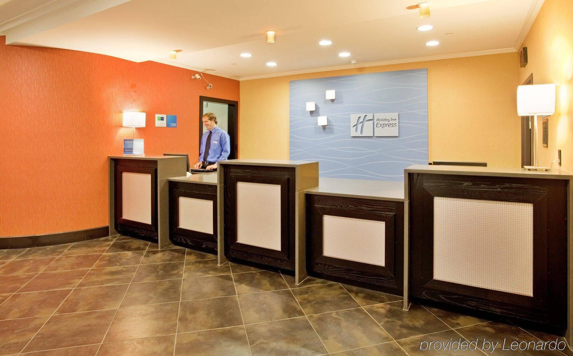 Holiday Inn Express Hotel & Suites North Kansas City By Ihg Екстериор снимка