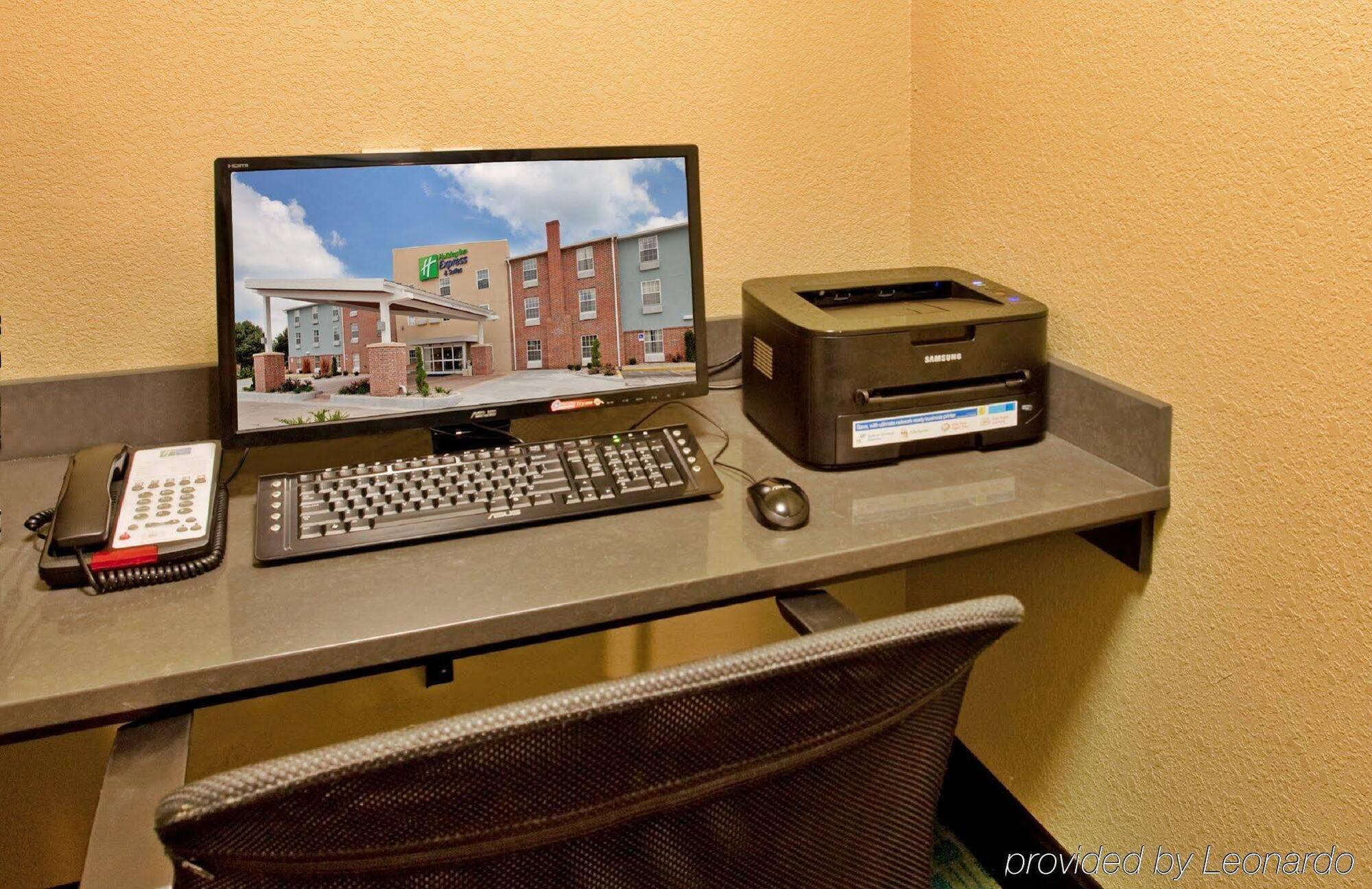 Holiday Inn Express Hotel & Suites North Kansas City By Ihg Екстериор снимка