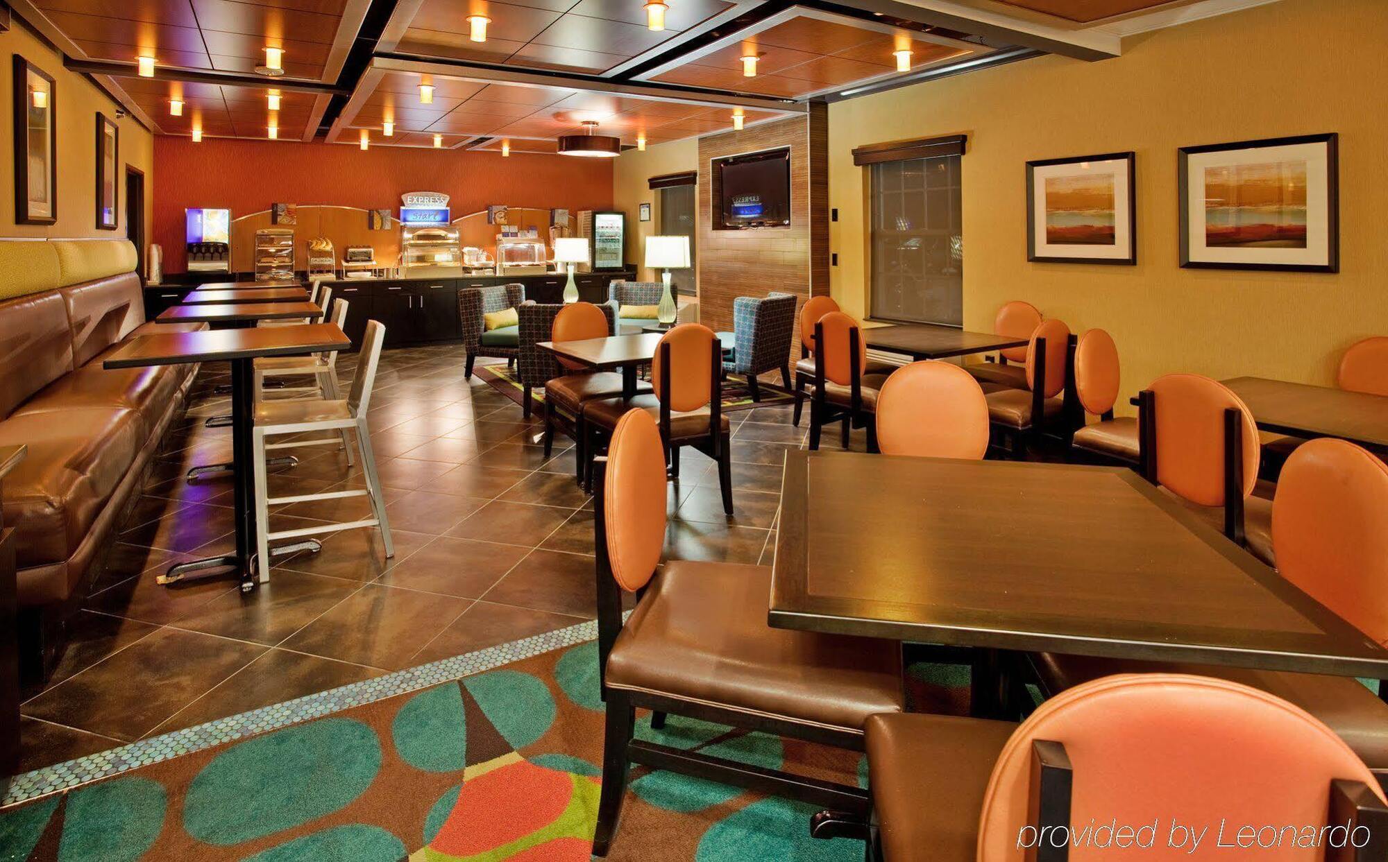Holiday Inn Express Hotel & Suites North Kansas City By Ihg Екстериор снимка
