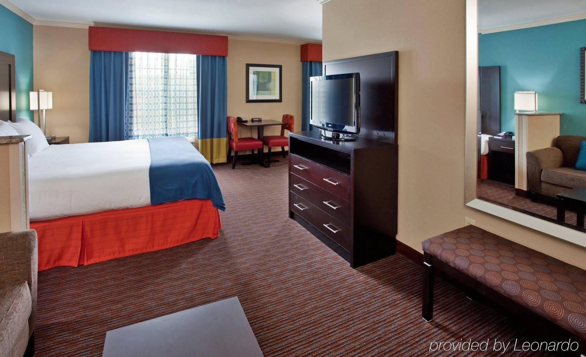 Holiday Inn Express Hotel & Suites North Kansas City By Ihg Екстериор снимка