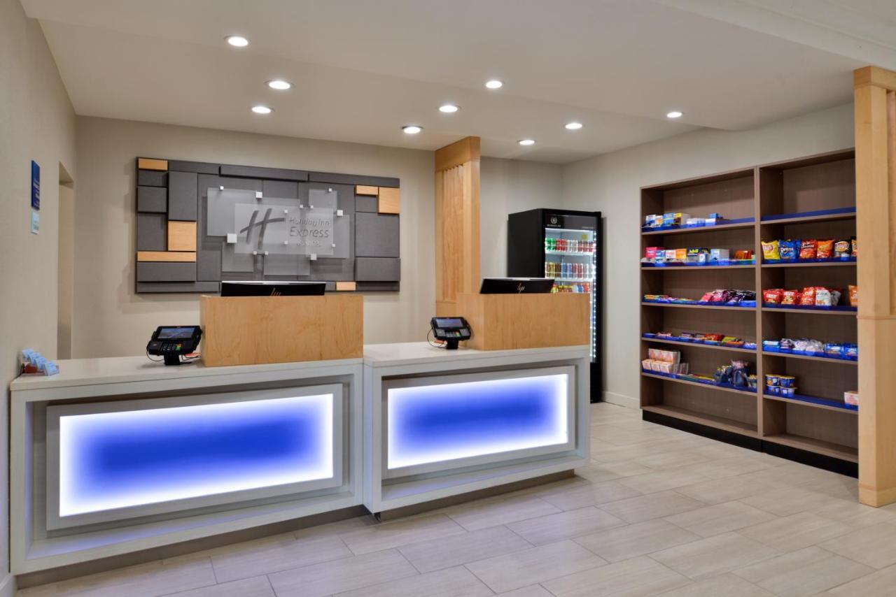 Holiday Inn Express Hotel & Suites North Kansas City By Ihg Екстериор снимка