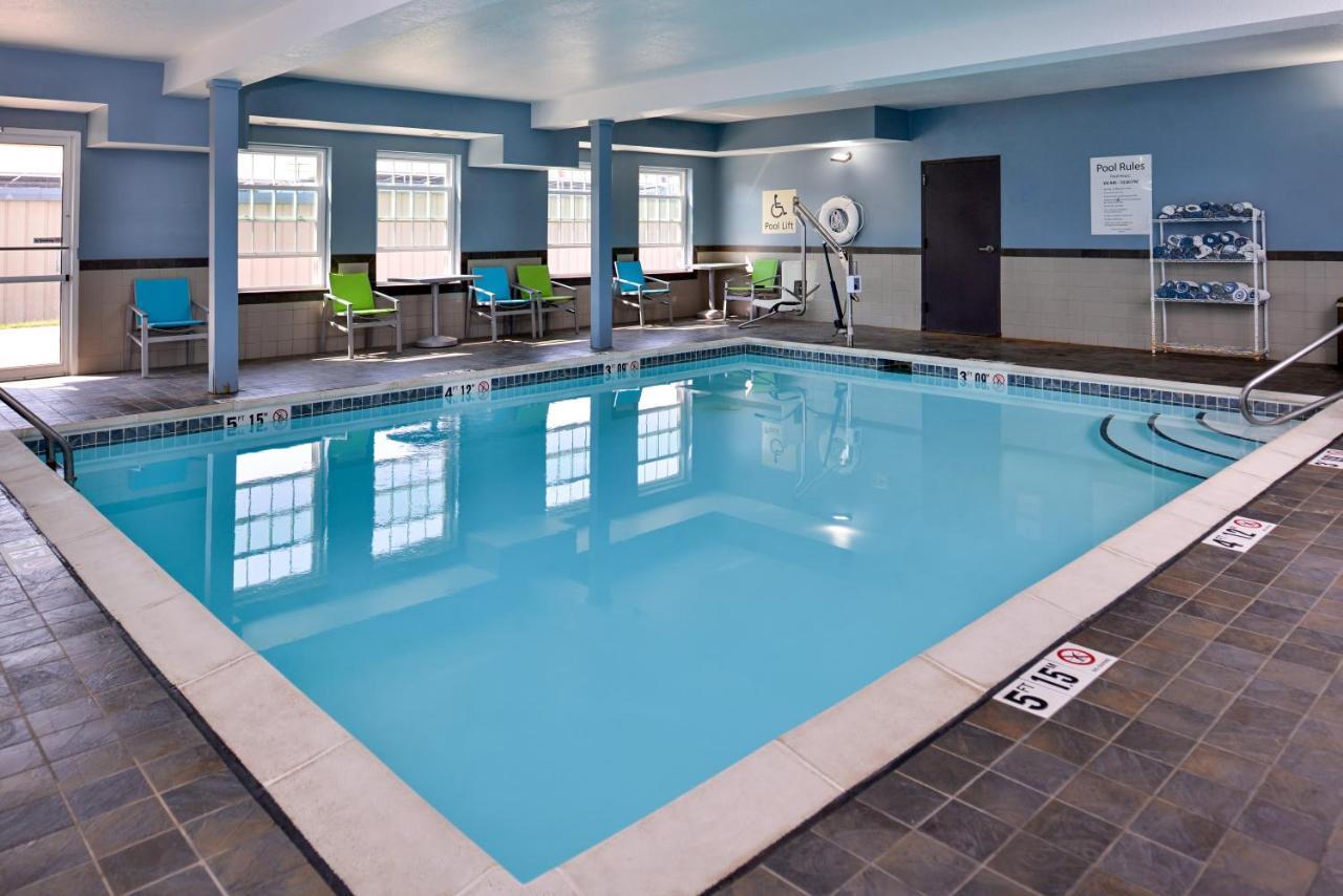 Holiday Inn Express Hotel & Suites North Kansas City By Ihg Екстериор снимка