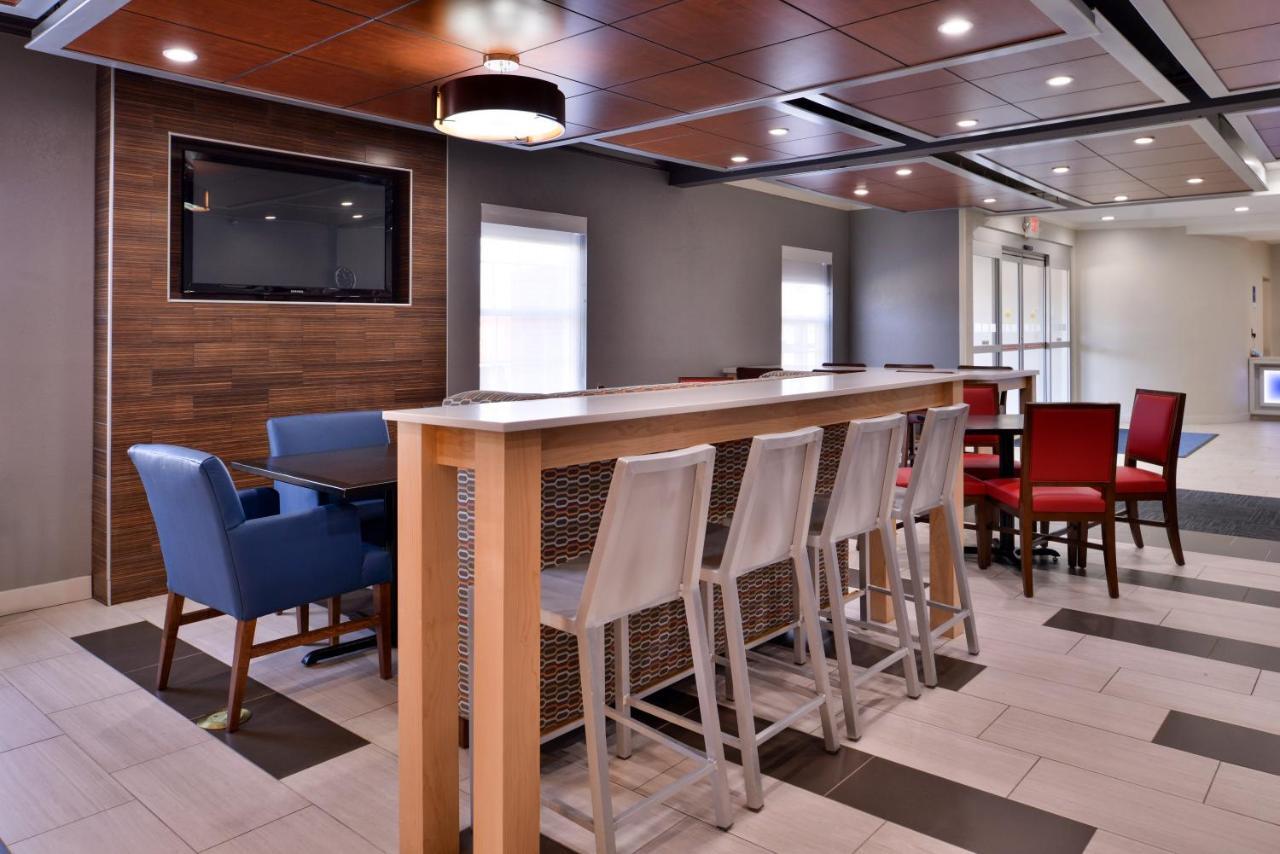 Holiday Inn Express Hotel & Suites North Kansas City By Ihg Екстериор снимка