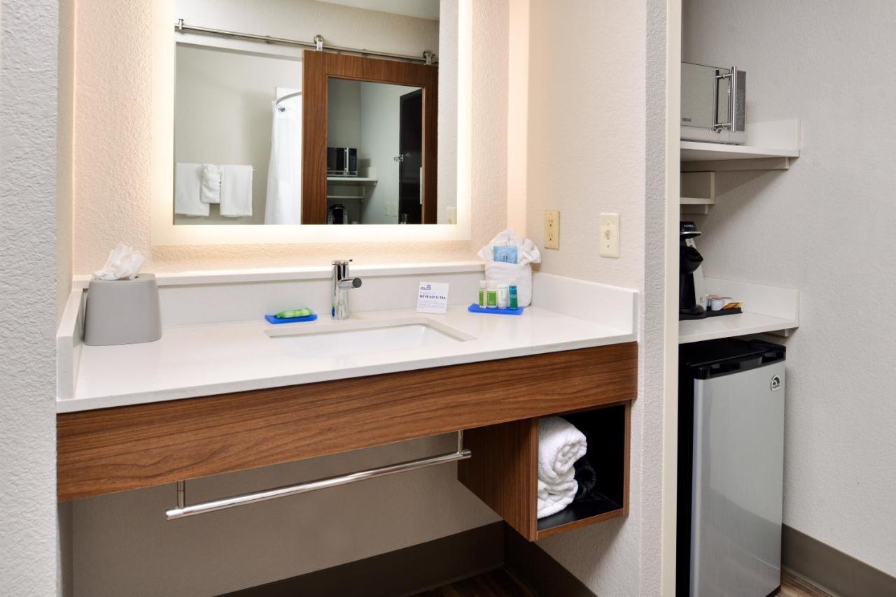 Holiday Inn Express Hotel & Suites North Kansas City By Ihg Екстериор снимка