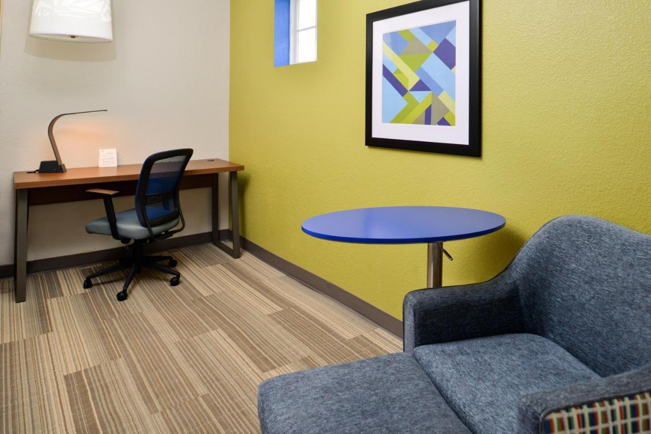 Holiday Inn Express Hotel & Suites North Kansas City By Ihg Екстериор снимка