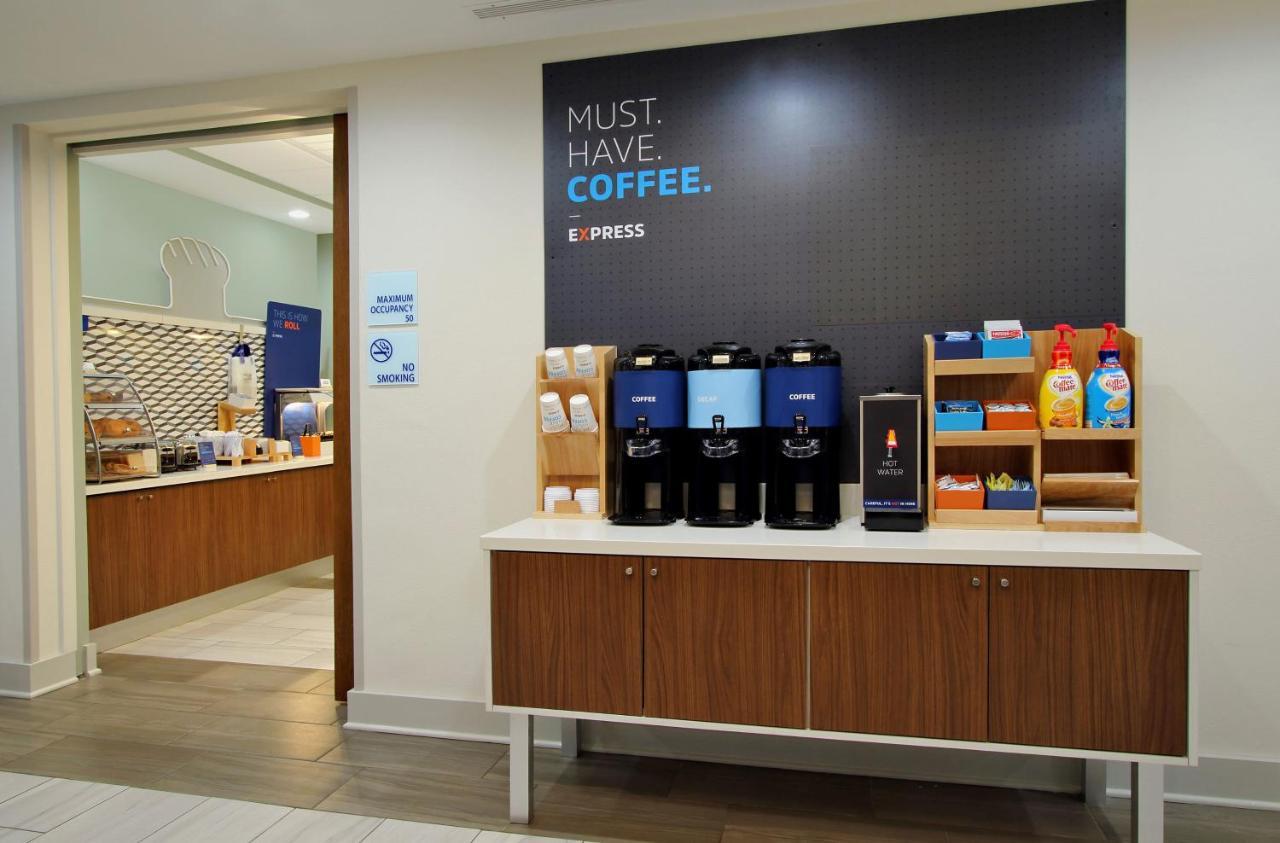 Holiday Inn Express Hotel & Suites North Kansas City By Ihg Екстериор снимка