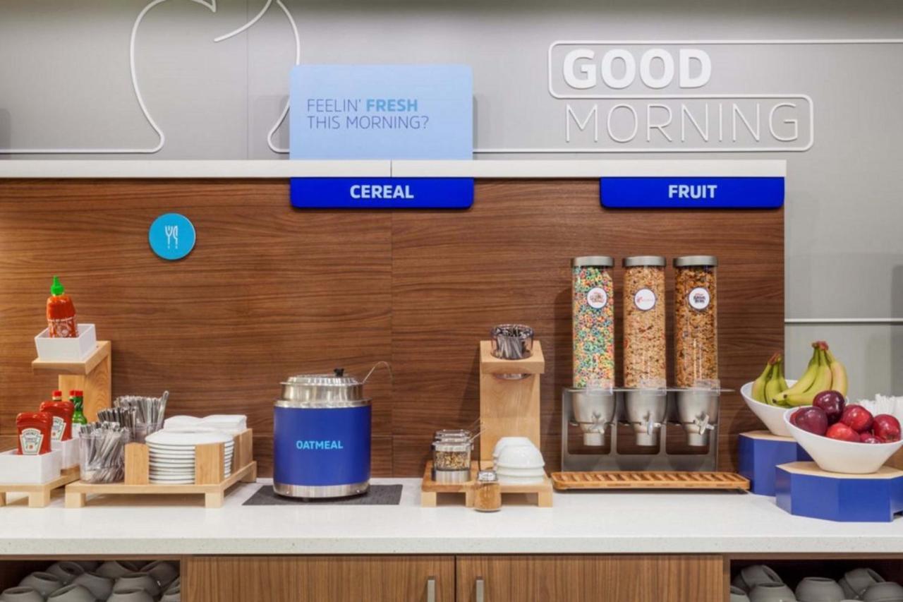 Holiday Inn Express Hotel & Suites North Kansas City By Ihg Екстериор снимка
