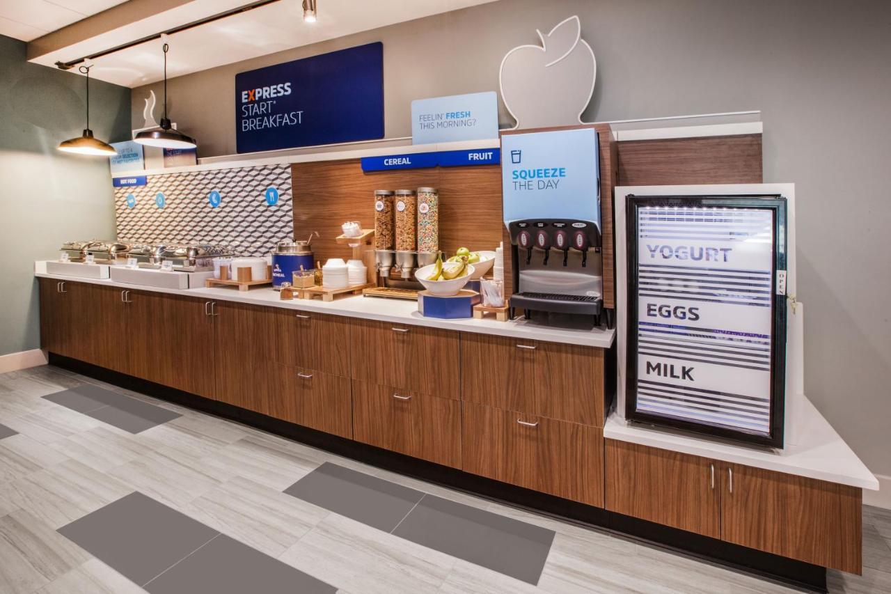 Holiday Inn Express Hotel & Suites North Kansas City By Ihg Екстериор снимка